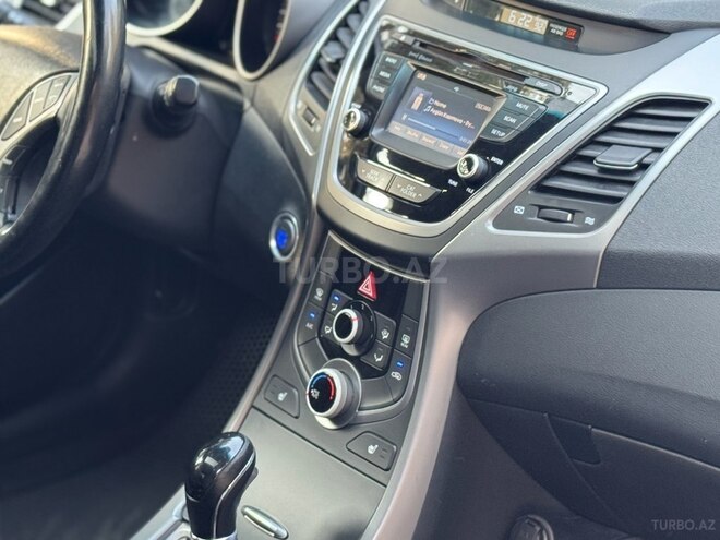 Hyundai Elantra-14