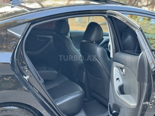 Hyundai Elantra-15