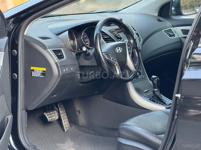 Hyundai Elantra-11