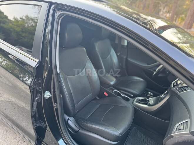 Hyundai Elantra-17