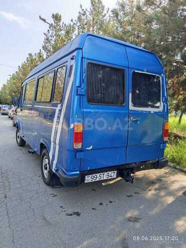 Mercedes 208 D 1991, 200,000 km - 2.3 л - Şirvan