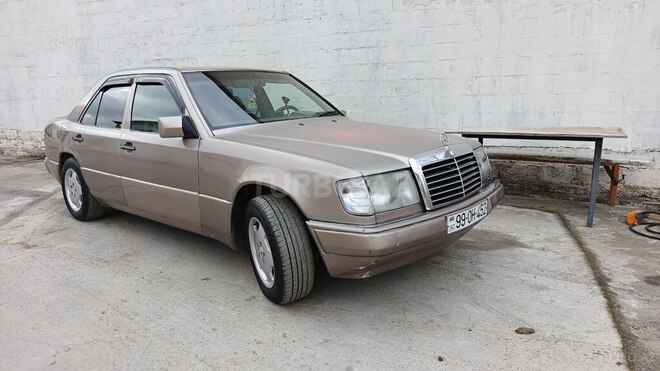 Mercedes E 200 1993, 175,065 km - 2.0 л - Bakı