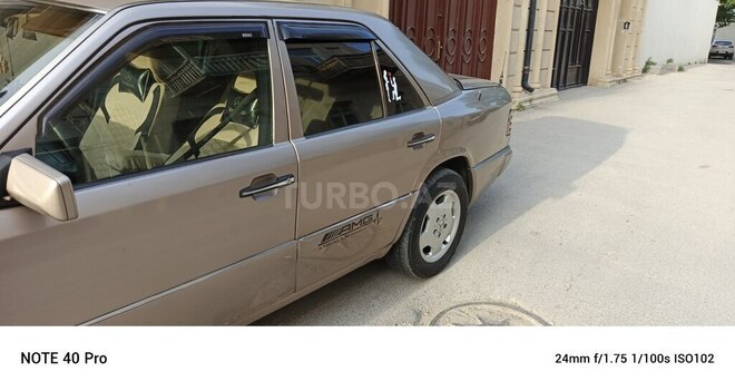 Mercedes E 200 1993, 175,065 km - 2.0 л - Bakı