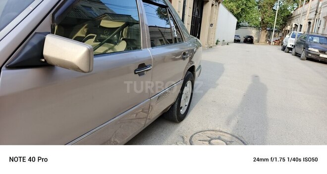 Mercedes E 200 1993, 175,065 km - 2.0 л - Bakı