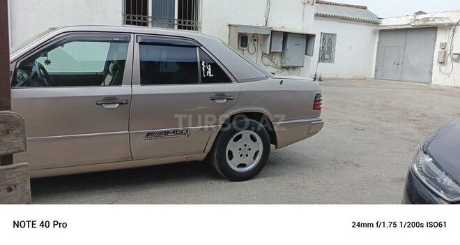 Mercedes E 200 1993, 175,065 km - 2.0 л - Bakı