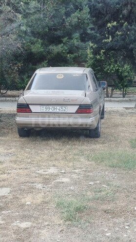 Mercedes E 200 1993, 175,065 km - 2.0 л - Bakı