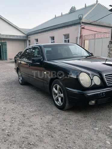 Mercedes E 200 1998, 500,000 km - 2.0 l - Qazax