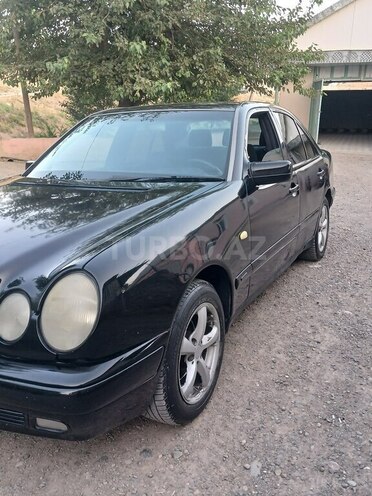 Mercedes E 200 1998, 500,000 km - 2.0 l - Qazax