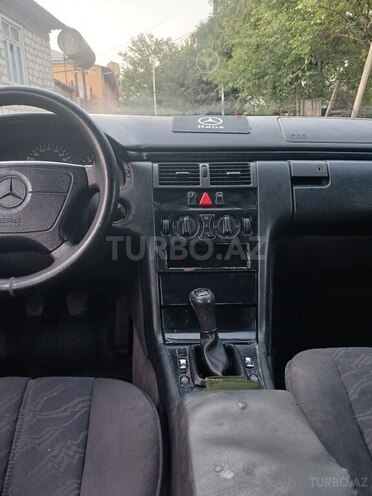 Mercedes E 200 1998, 500,000 km - 2.0 l - Qazax