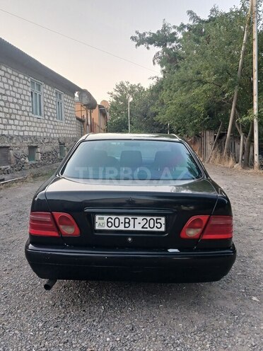 Mercedes E 200 1998, 500,000 km - 2.0 l - Qazax