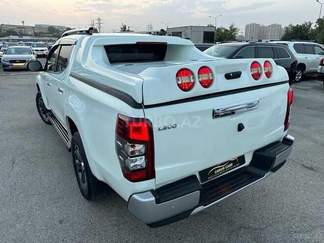 Mitsubishi L200-8