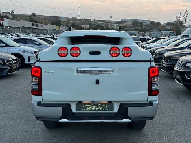 Mitsubishi L200-9