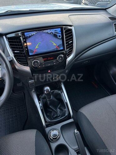 Mitsubishi L200-12