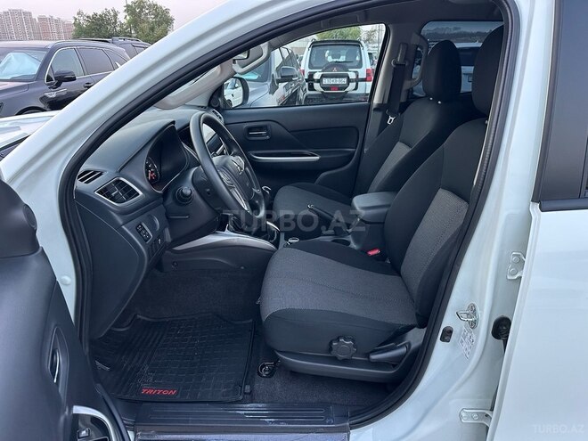 Mitsubishi L200-14