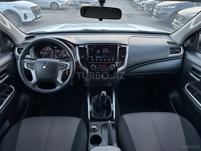 Mitsubishi L200-11