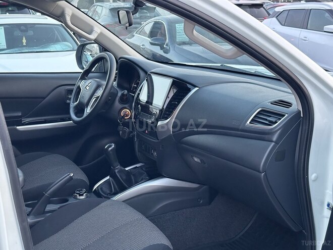 Mitsubishi L200-16