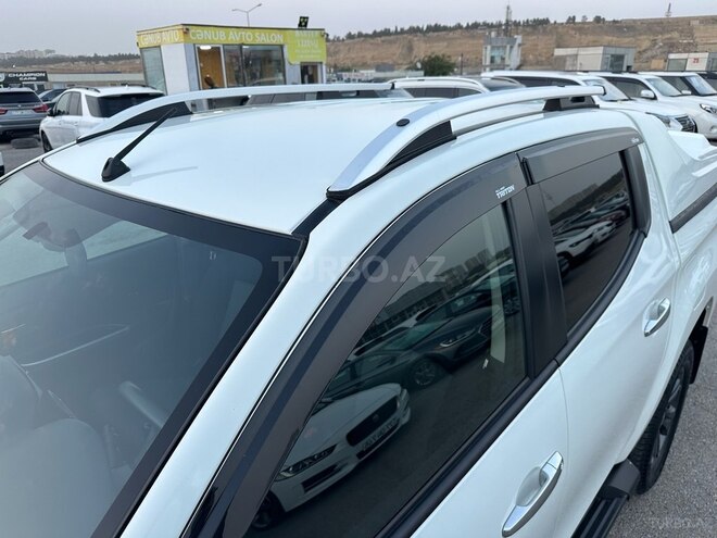 Mitsubishi L200-10