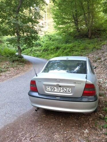 Opel Vectra 1997, 340,000 km - 2.0 l - Quba