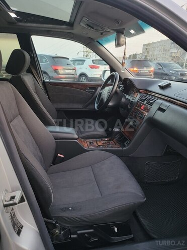 Mercedes E 270 1999, 275,000 km - 2.7 l - Bakı
