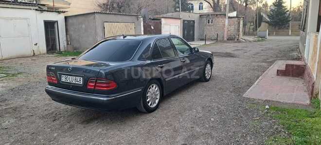 Mercedes E 280 4MATIC 2001, 318,000 km - 2.8 l - Bakı