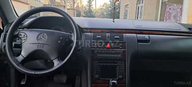 Mercedes E 280 4MATIC 2001, 318,000 km - 2.8 l - Bakı