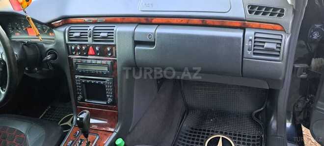 Mercedes E 280 4MATIC 2001, 318,000 km - 2.8 l - Bakı