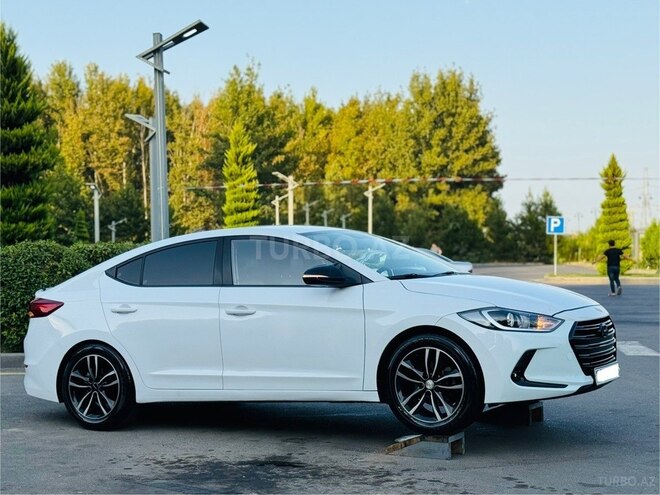 Hyundai Avante 2016, 215,044 km - 1.6 l - İmişli