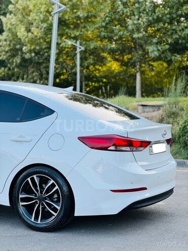 Hyundai Avante 2016, 215,044 km - 1.6 l - İmişli