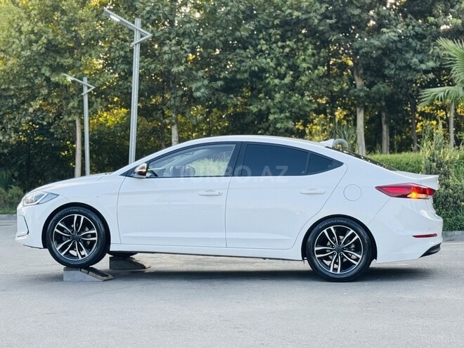 Hyundai Avante 2016, 215,044 km - 1.6 l - İmişli