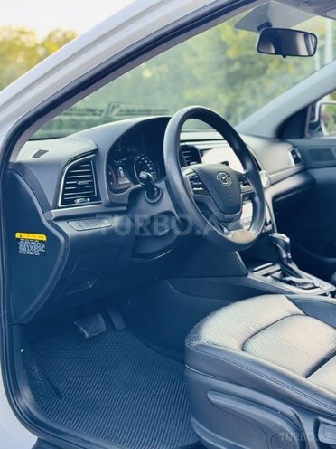 Hyundai Avante 2016, 215,044 km - 1.6 l - İmişli