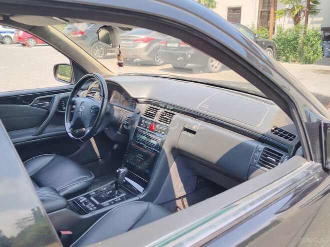 Mercedes E 430 2001, 249,000 km - 4.3 l - Bakı