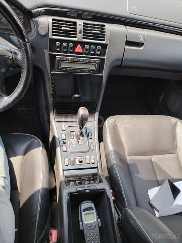 Mercedes E 430 2001, 249,000 km - 4.3 l - Bakı
