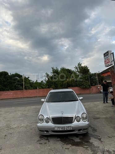 Mercedes E 220 2001, 527,000 km - 2.2 l - Astara