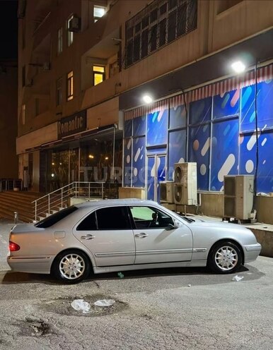 Mercedes E 220 2001, 527,000 km - 2.2 l - Astara