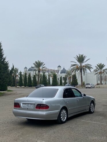Mercedes E 220 2001, 527,000 km - 2.2 l - Astara