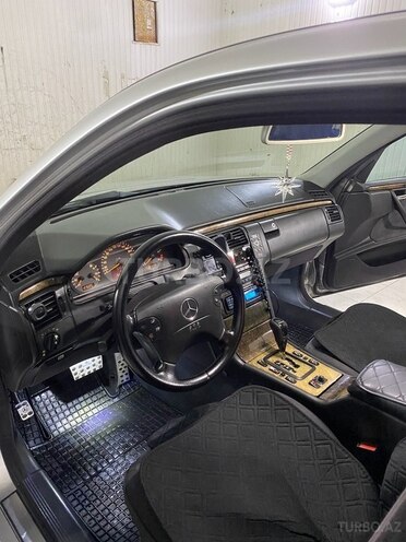 Mercedes E 220 2001, 527,000 km - 2.2 l - Astara