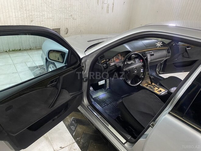 Mercedes E 220 2001, 527,000 km - 2.2 l - Astara