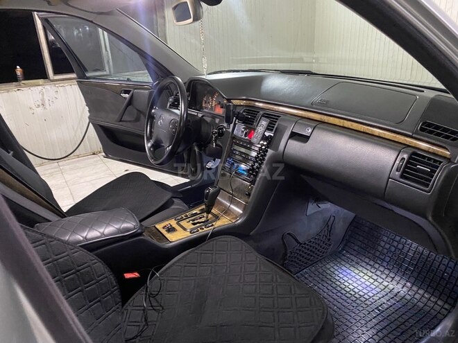 Mercedes E 220 2001, 527,000 km - 2.2 l - Astara