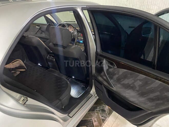 Mercedes E 220 2001, 527,000 km - 2.2 l - Astara
