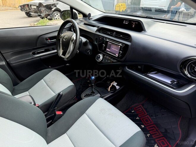 Toyota Prius C 2016, 150,000 km - 1.5 l - Bakı