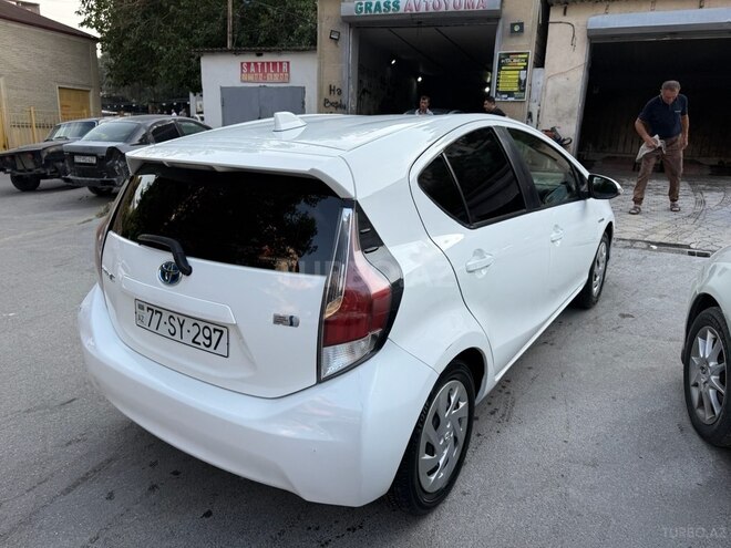 Toyota Prius C 2016, 150,000 km - 1.5 l - Bakı