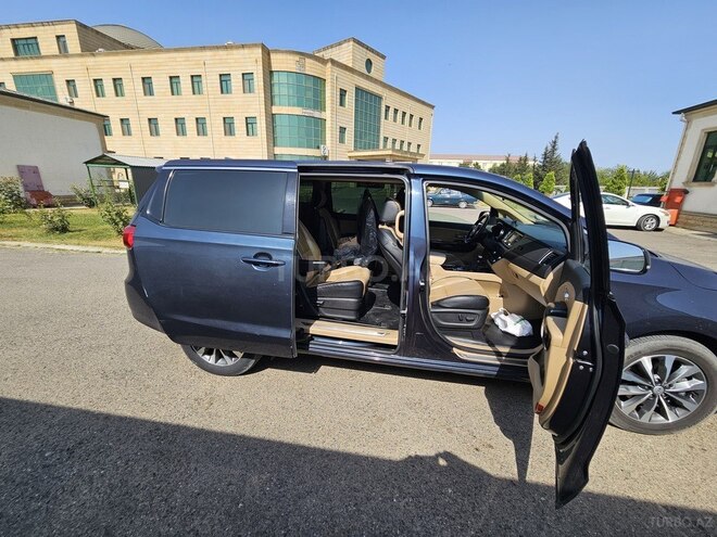 Kia Carnival 2016, 210,000 km - 3.3 l - Bakı