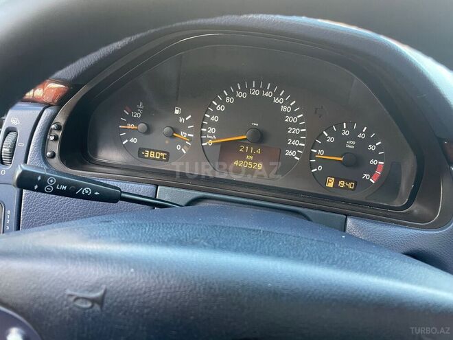 Mercedes E 320 1999, 421,000 km - 3.2 l - Bakı