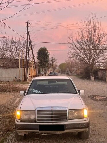 Mercedes E 200 1993, 500,000 km - 2.0 l - Füzuli