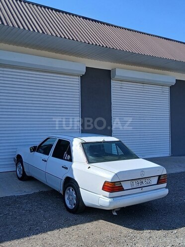 Mercedes E 200 1993, 500,000 km - 2.0 l - Füzuli