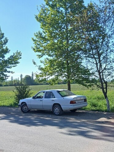 Mercedes E 200 1993, 500,000 km - 2.0 l - Füzuli