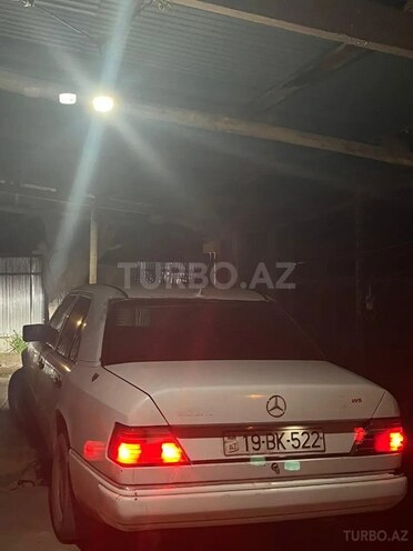 Mercedes E 200 1993, 500,000 km - 2.0 l - Füzuli