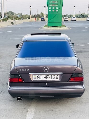 Mercedes E 220 1993, 202,000 km - 2.2 l - Beyləqan