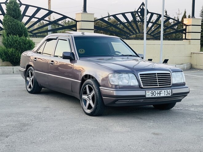 Mercedes E 220 1993, 202,000 km - 2.2 l - Beyləqan