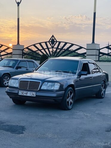 Mercedes E 220 1993, 202,000 km - 2.2 l - Beyləqan
